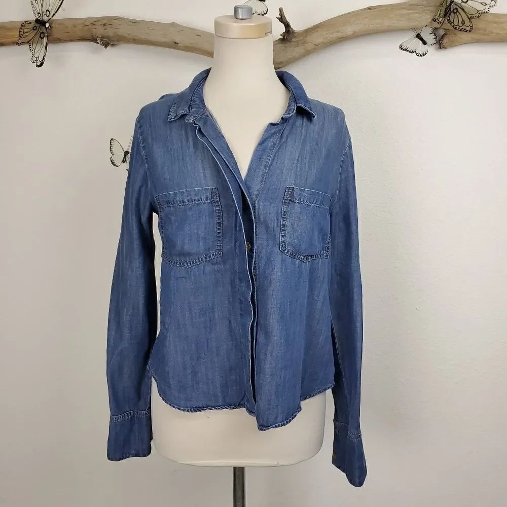 Cloth & stone blue chambray button up shirt